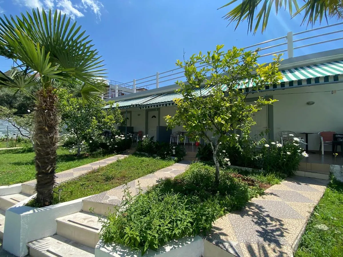 Yard Paradise Dhermi 3*,