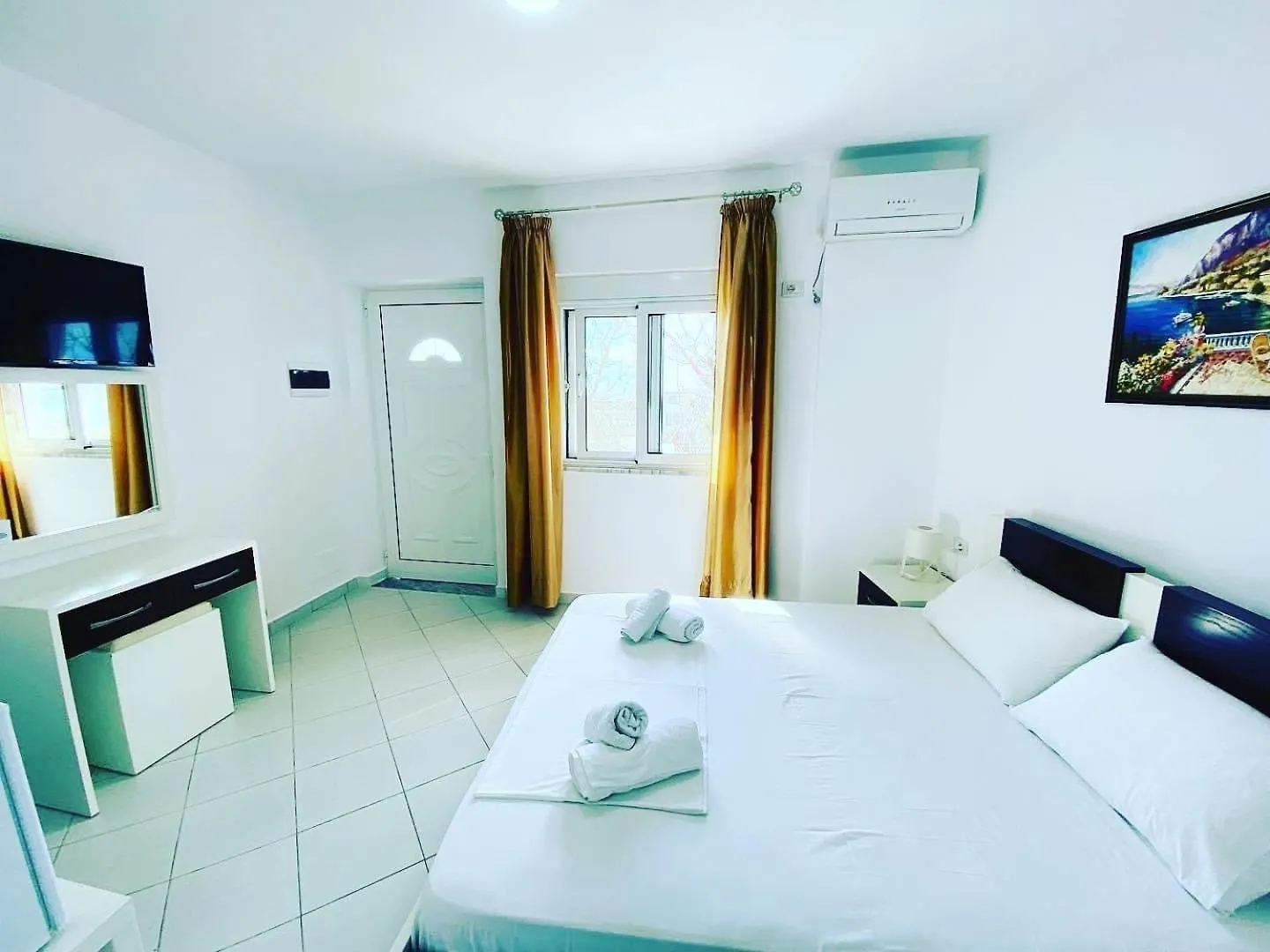 Yard Paradise Dhermi Hotel