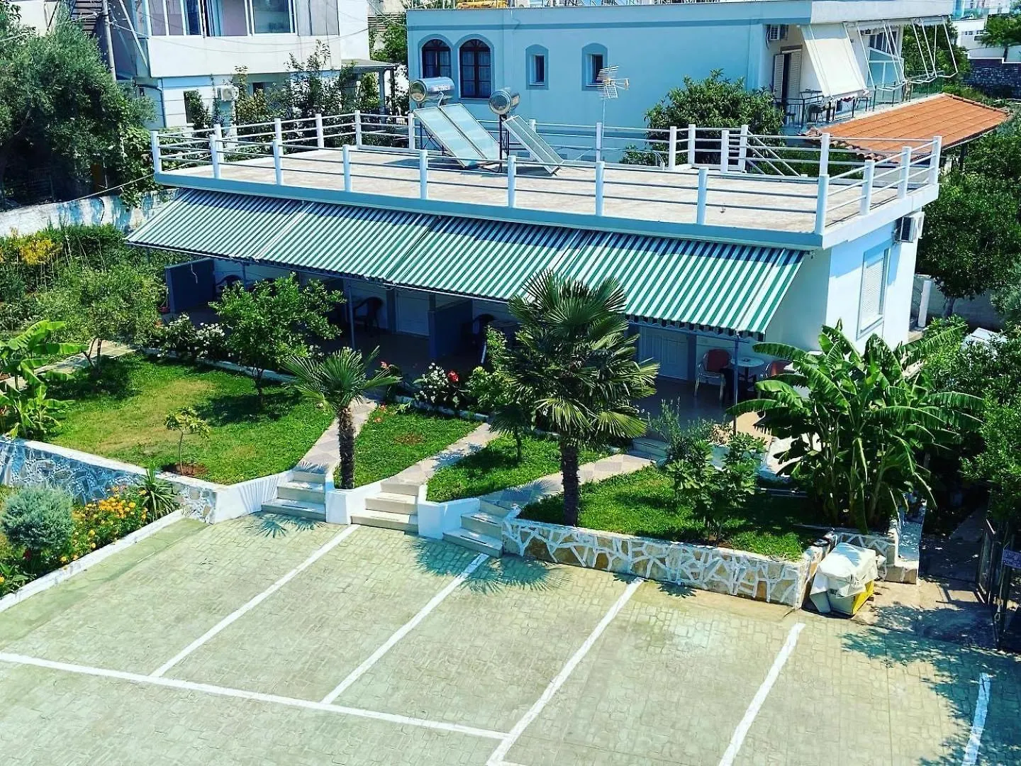 Yard Paradise Dhermi Hotel
