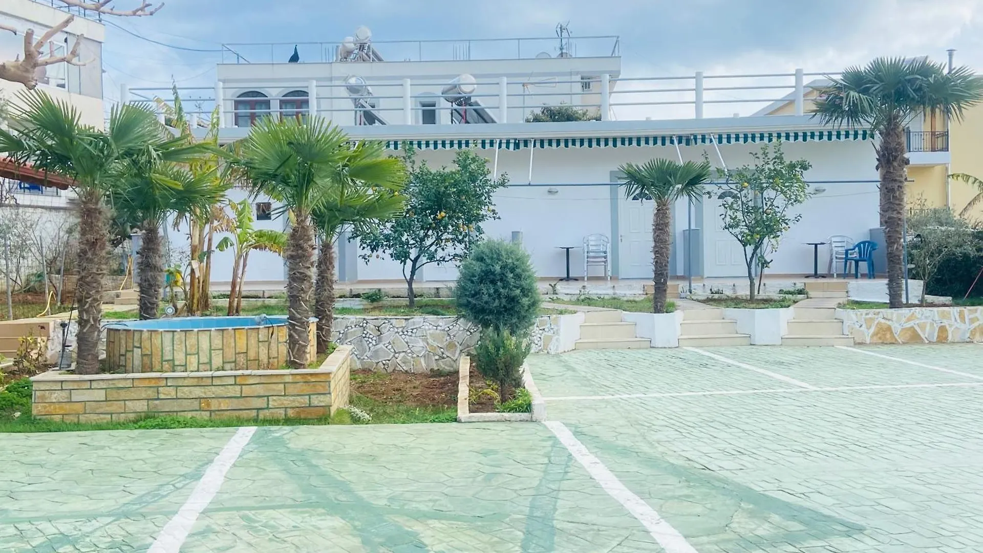 Yard Paradise Dhermi Hotel