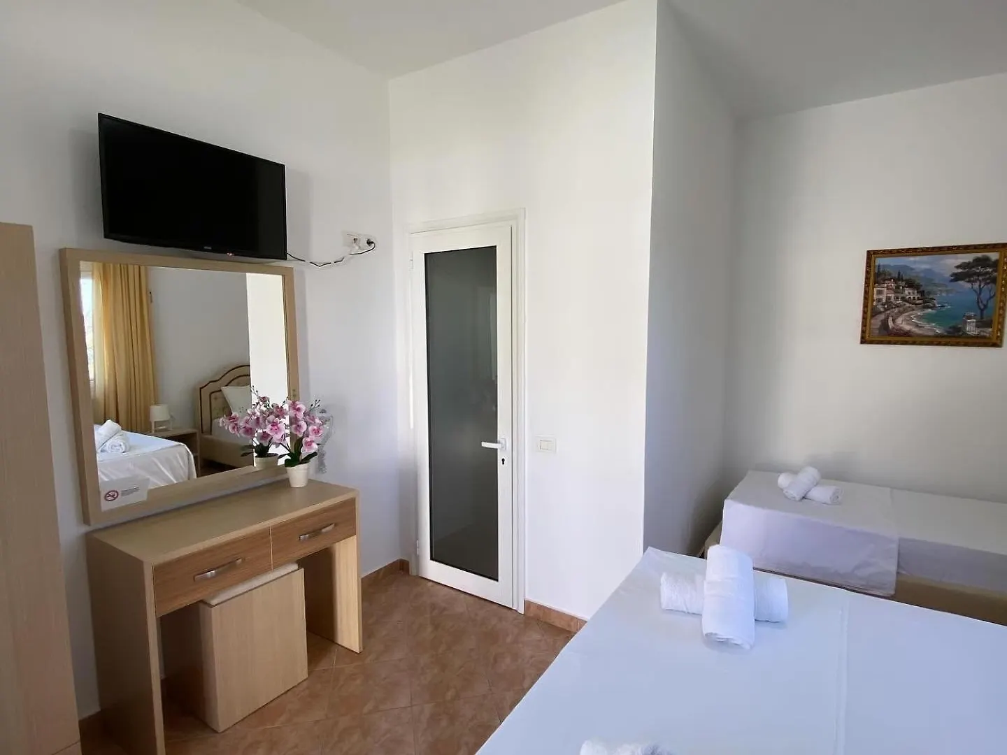Yard Paradise Dhermi 3*,
