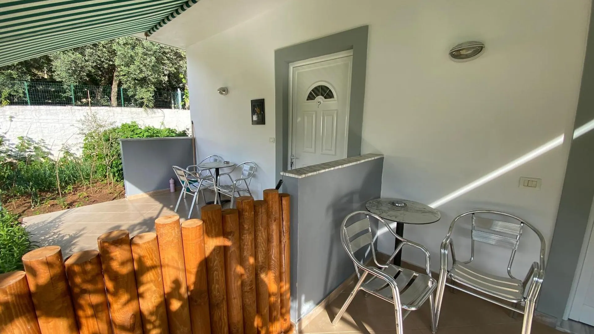 Yard Paradise Rooms Dhërmi Albânia
