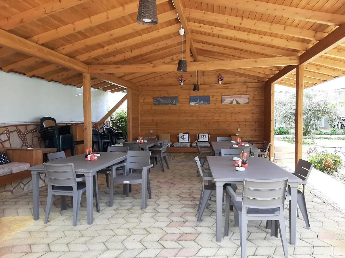Yard Paradise Dhermi 3*,