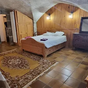 https://maison-au-loup-superbe-ancien-hotel-particulier-du-xvie.hotels-rhonealpes.com
