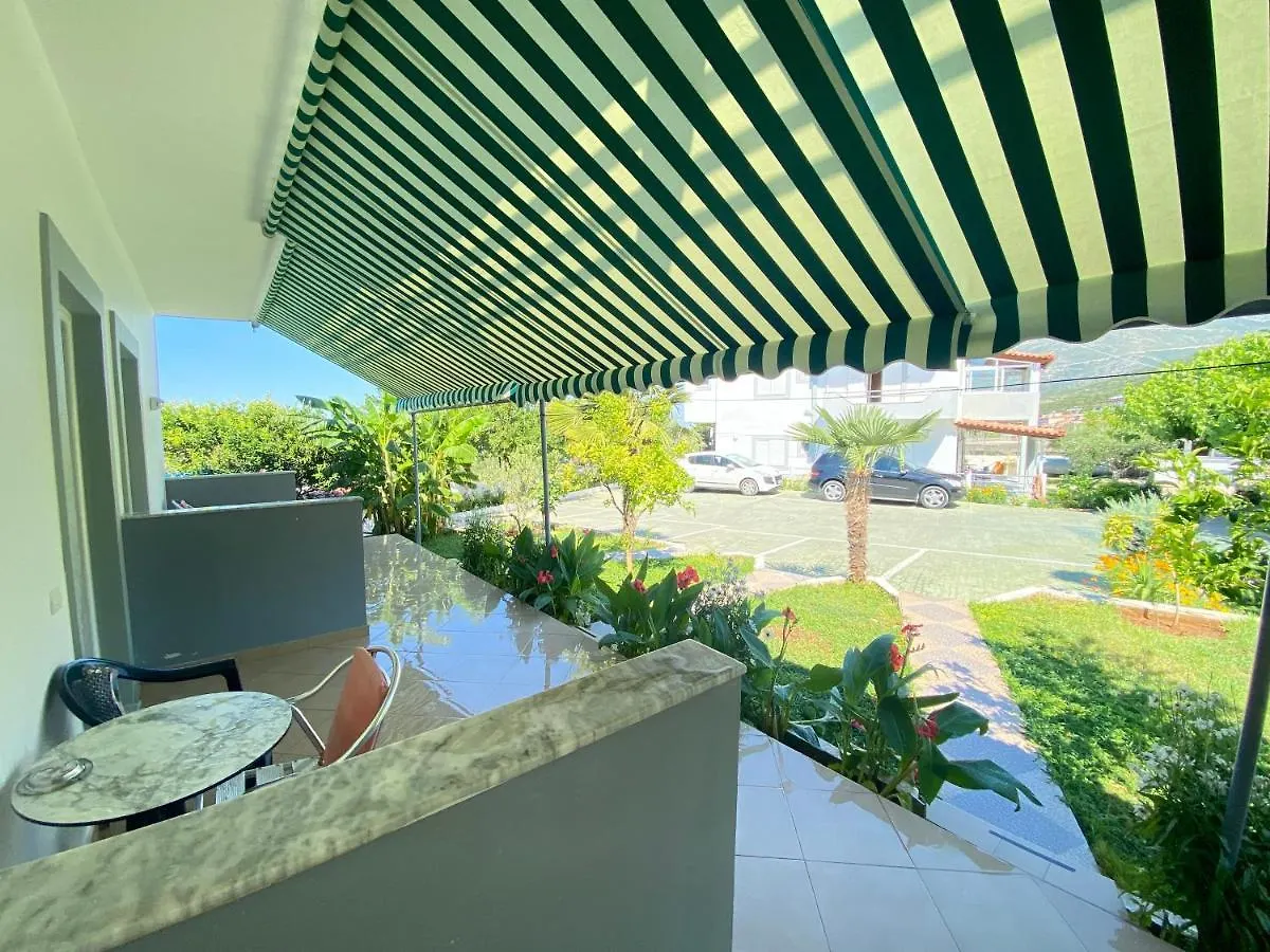 Yard Paradise Rooms Dhermi