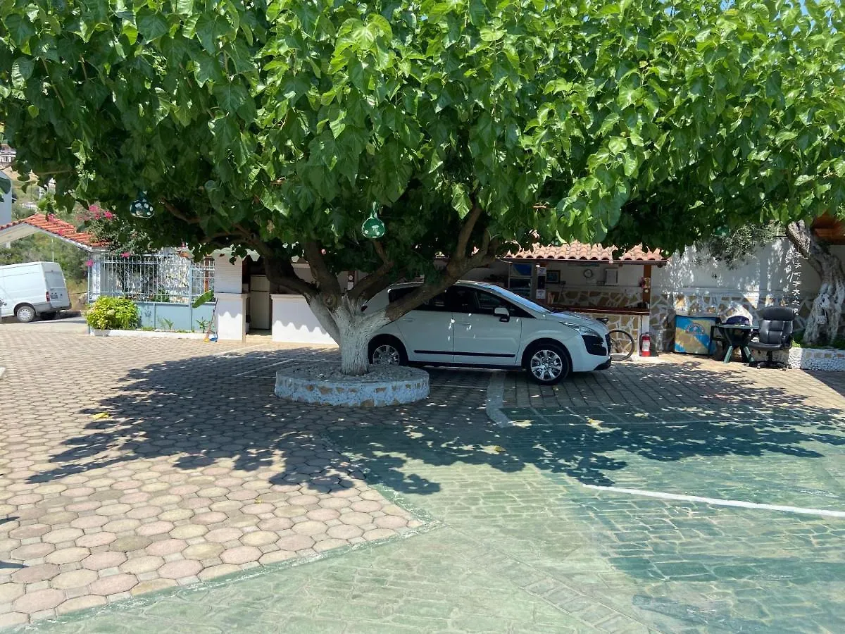 Yard Paradise Rooms Dhermi 3*,