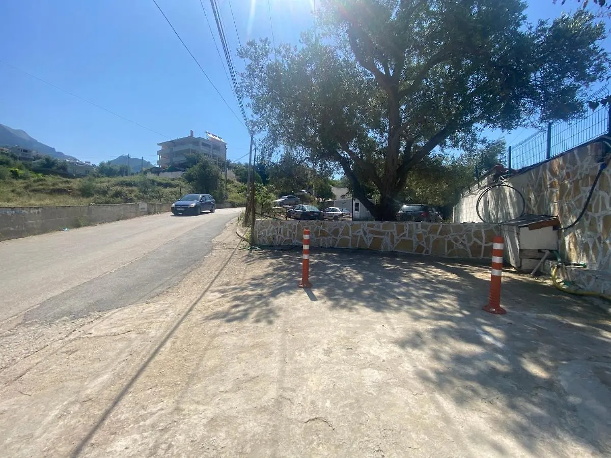 Yard Paradise Rooms Dhermi