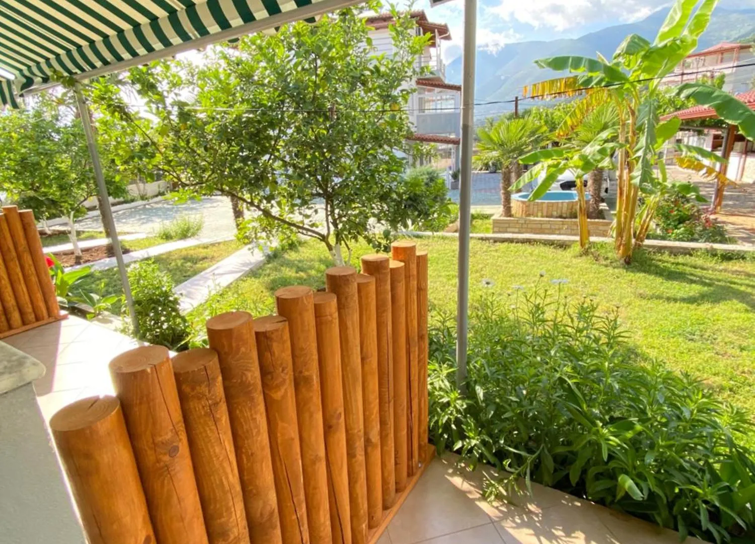 Yard Paradise Rooms Dhermi Hotel